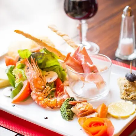 Restaurant Le Central Hotel 3*